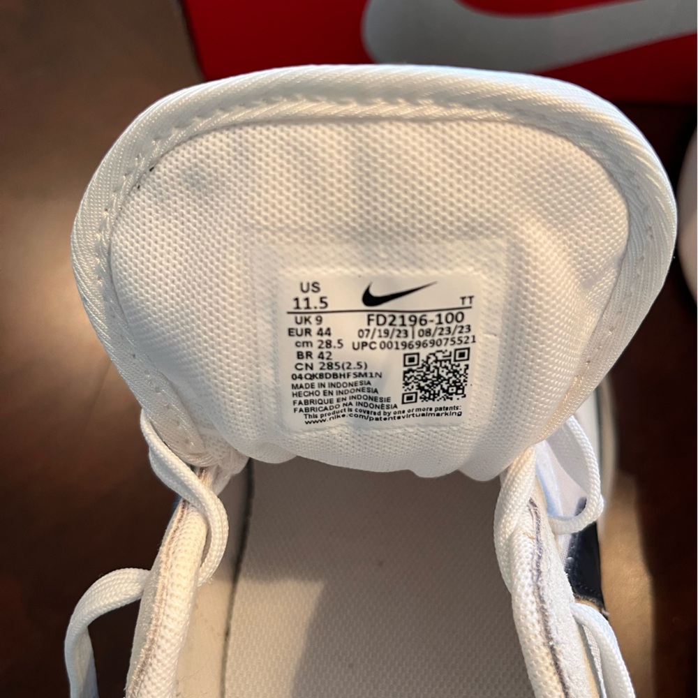 Nike Women's Sneakers in Cream and Black - Picture 4 of 9